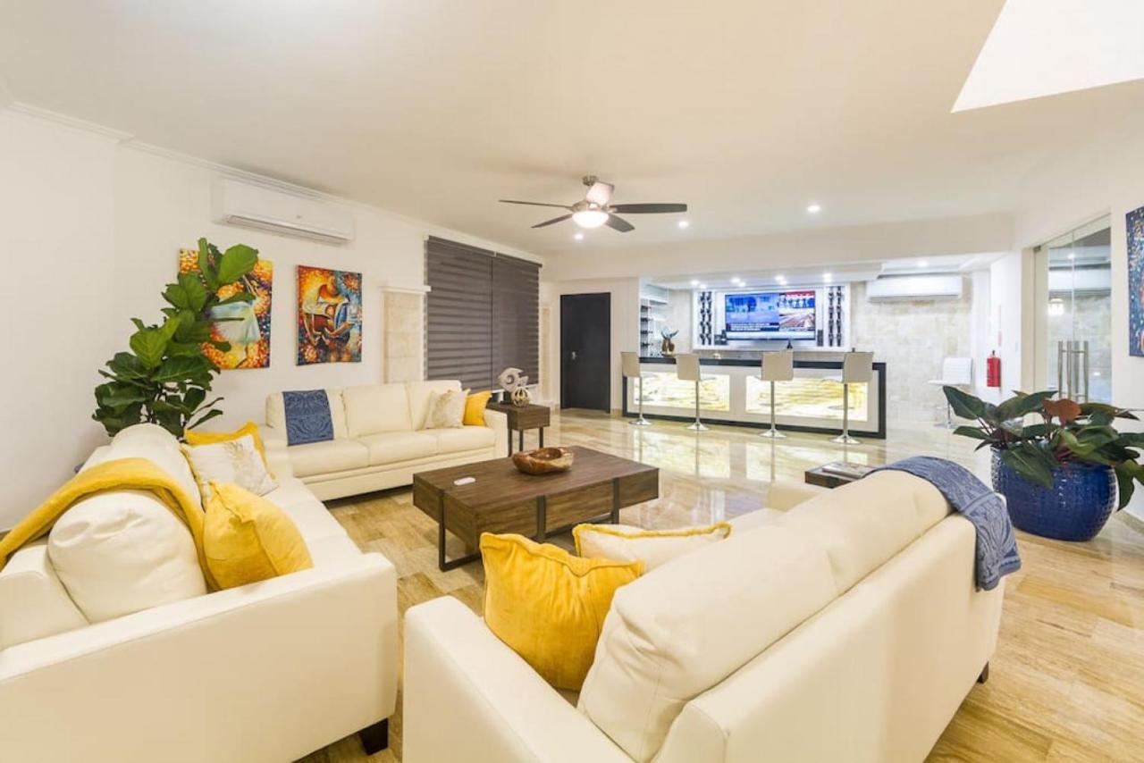 Paraiso Front With Chef And Maids Villa