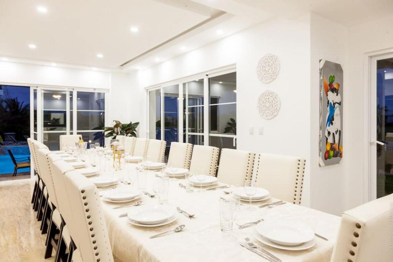 Paraiso Front With Chef And Maids Villa