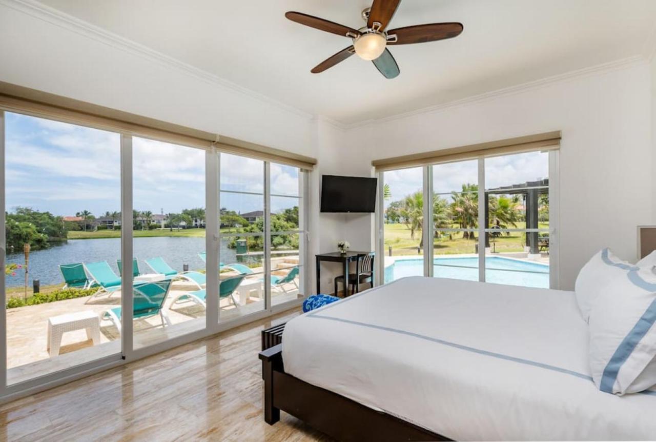 Paraiso Front With Chef And Maids Villa