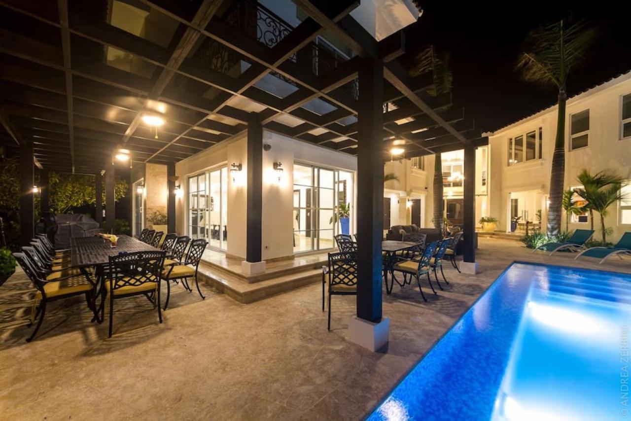 Paraiso Front With Chef And Maids Villa