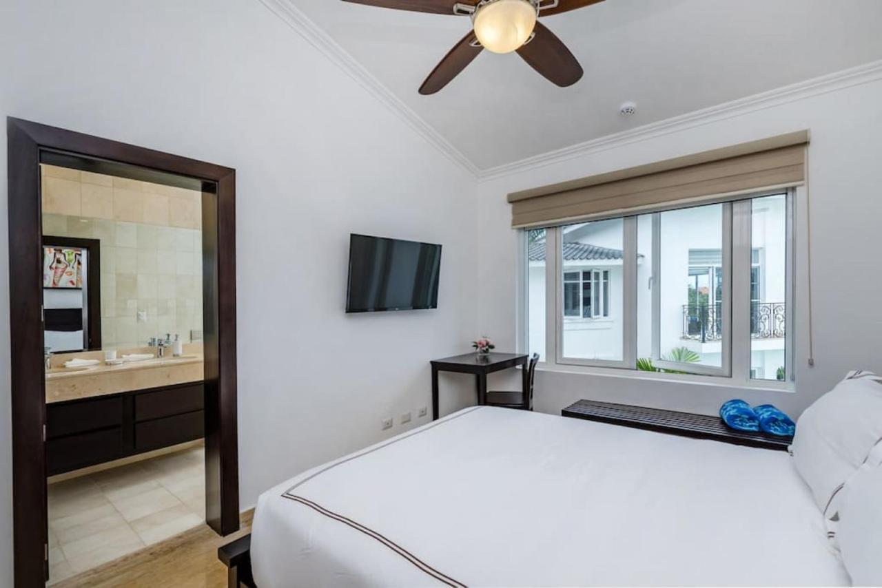 Paraiso Front With Chef And Maids * Punta Cana
