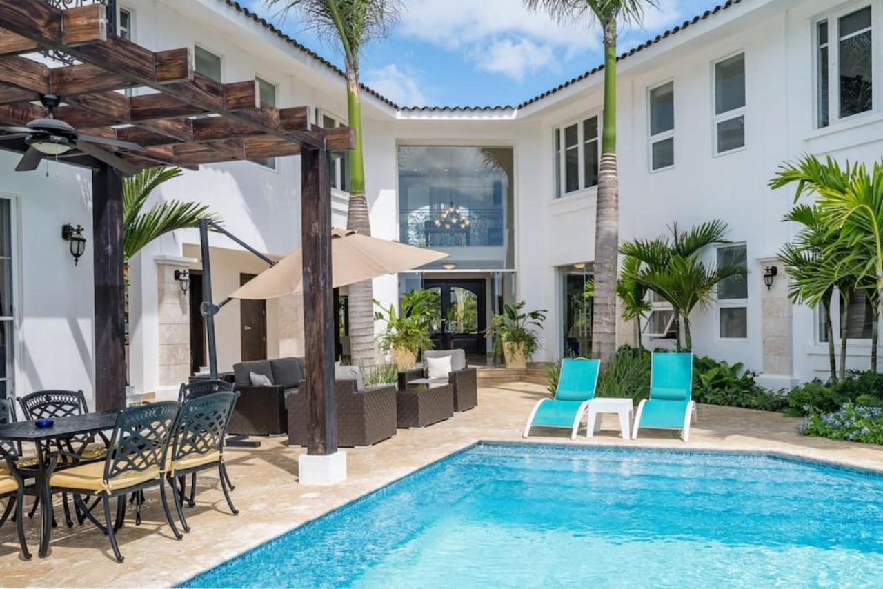 Paraiso Front With Chef And Maids Villa *