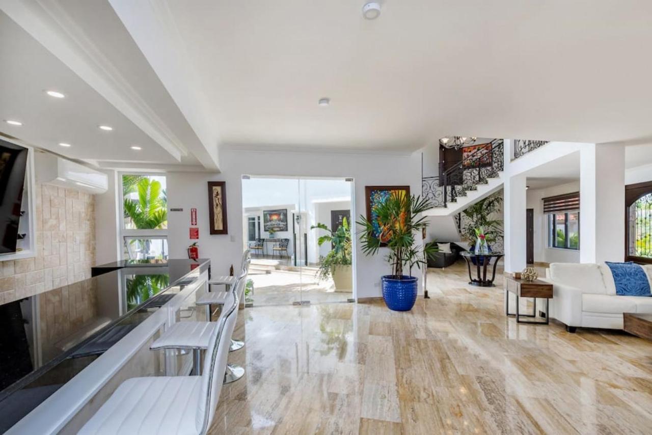 Paraiso Front With Chef And Maids Villa Punta Cana