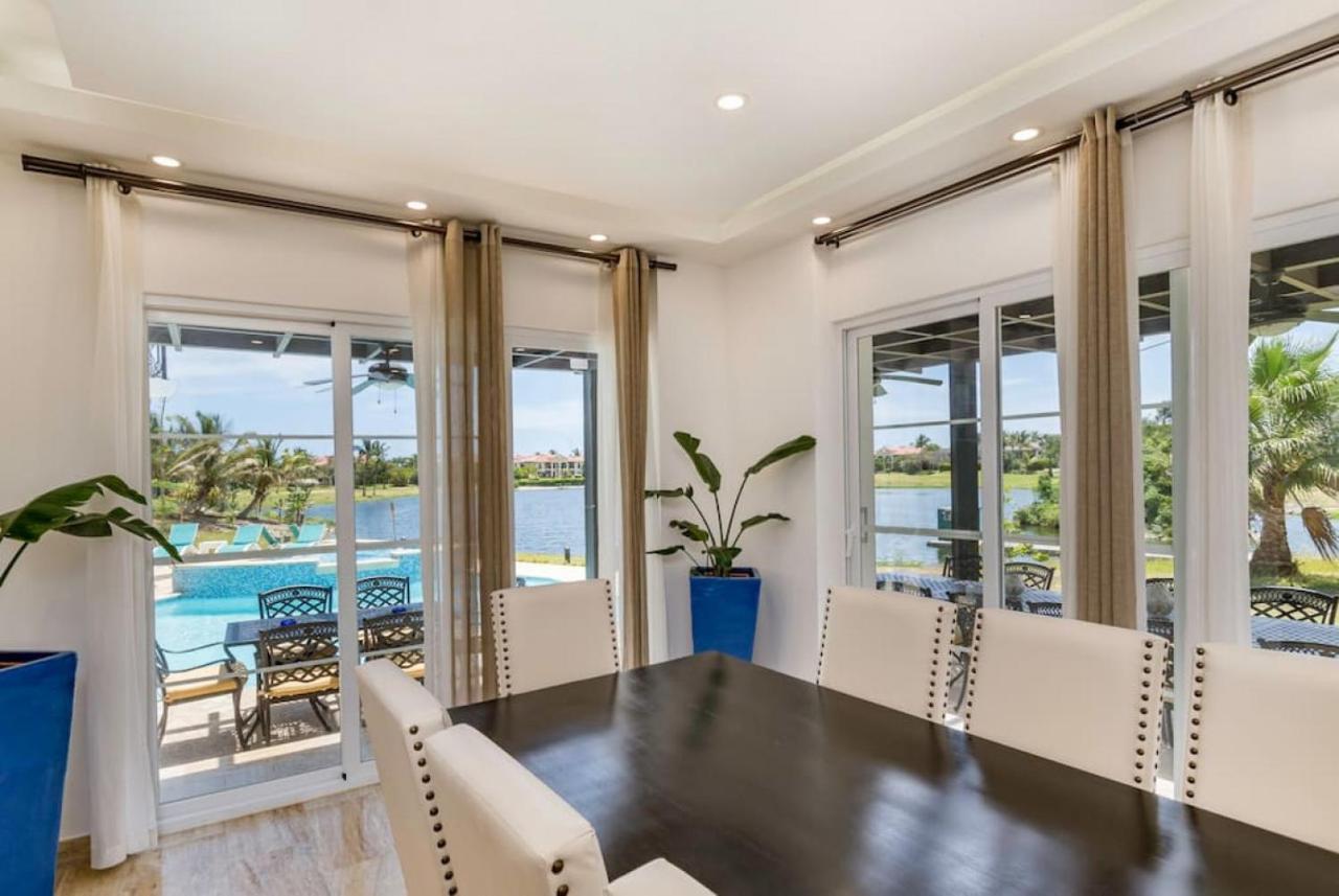 Paraiso Front With Chef And Maids Villa